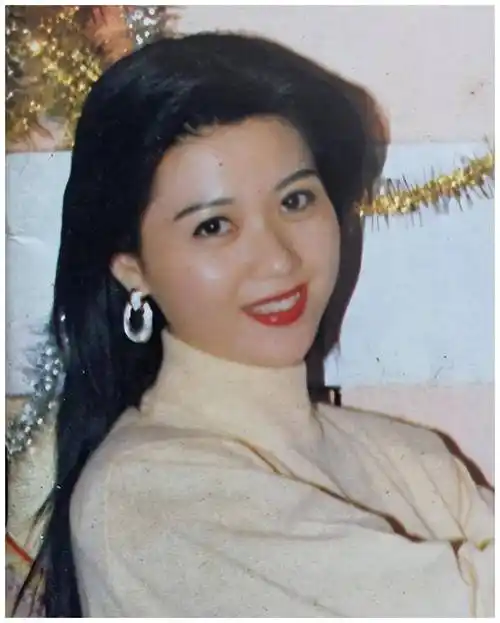 到了90年代初,陈旭然才有幸成为全省第一大综艺《万紫千红》当中的一