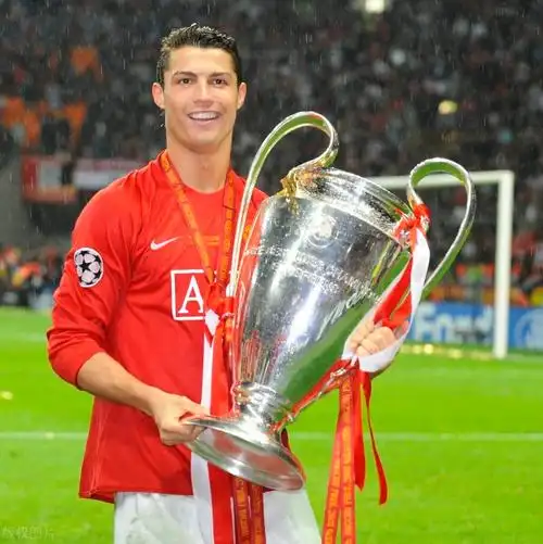 c罗综合评价比较难度:由于两位球员所处的足球时代,风格,位置及面临的