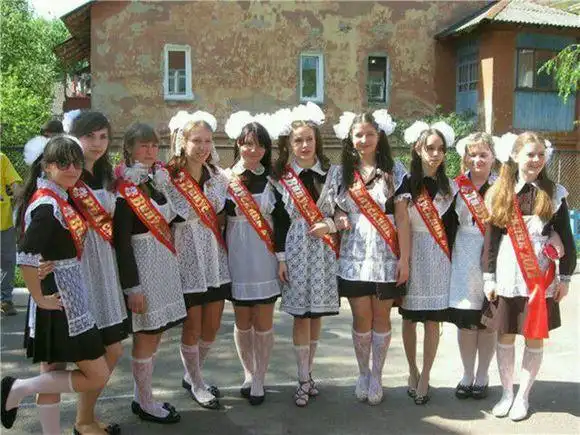 俄罗斯女生的校服好情趣啊.