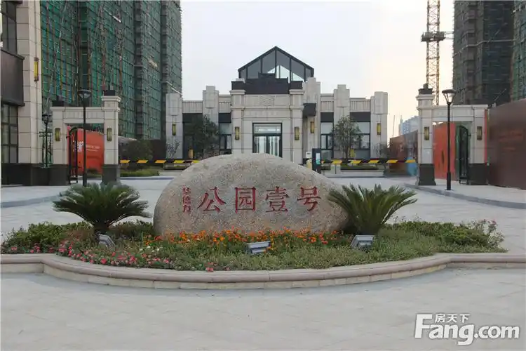 实景图:小区入口(2015-8-13)