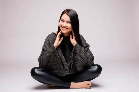 交叉腿图片大全