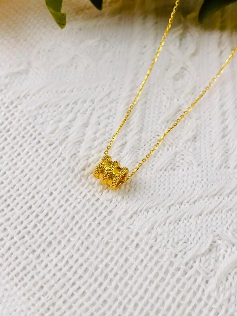 "小蛮腰足金项链:曼妙曲线,演绎颈间时尚风情" #中国黄金 - 抖音