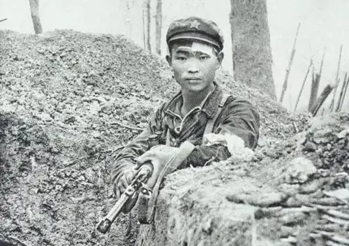此人是中越战争中的孤胆英雄,一个人坚持四个小时,消灭50个敌人