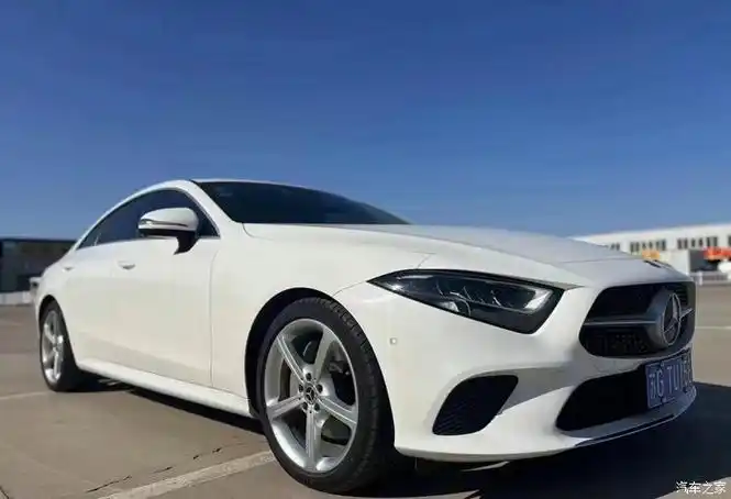 最新到店2019年7月奔驰cls300准新仅7000公里