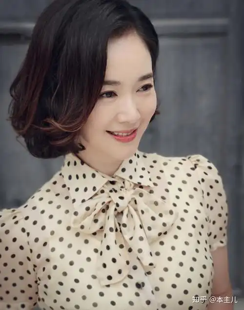 63岁老公身价百亿左小青被宠成公主谁说豪门都深似海