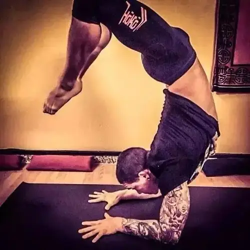 南宁梵雅瑜伽男士瑜伽满屏的荷尔蒙