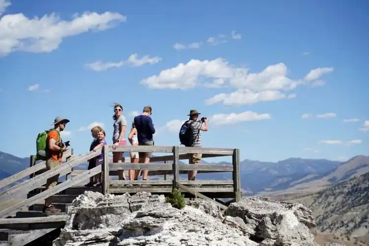 美国黄石公园因洪灾受损严重重建预计耗时数年