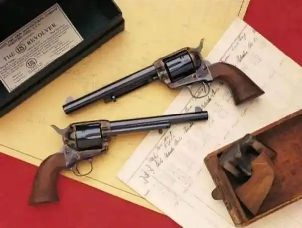 p>柯尔特m1873单动式转轮手枪是一把传奇式的左轮枪,柯尔特公司在