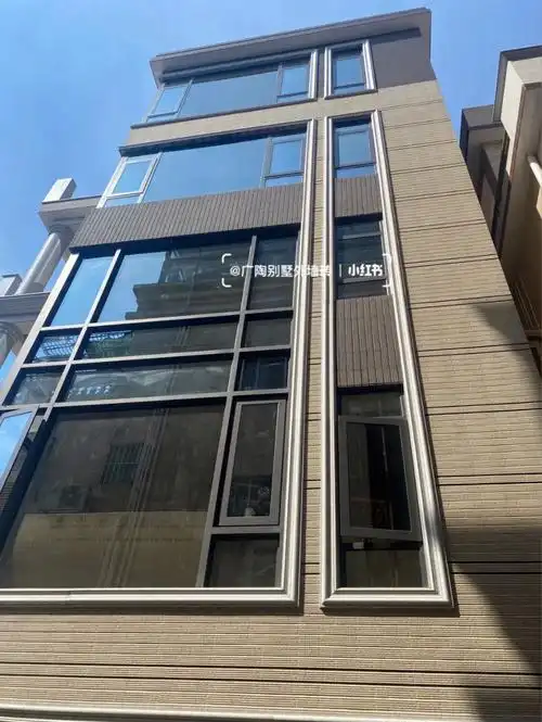 现代风别墅外墙装修这样贴砖也不错呢