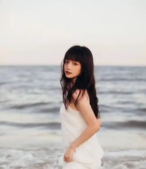 漂亮中国女孩混血气质太明显,被误认为外国人_刘海_眼睛_显得