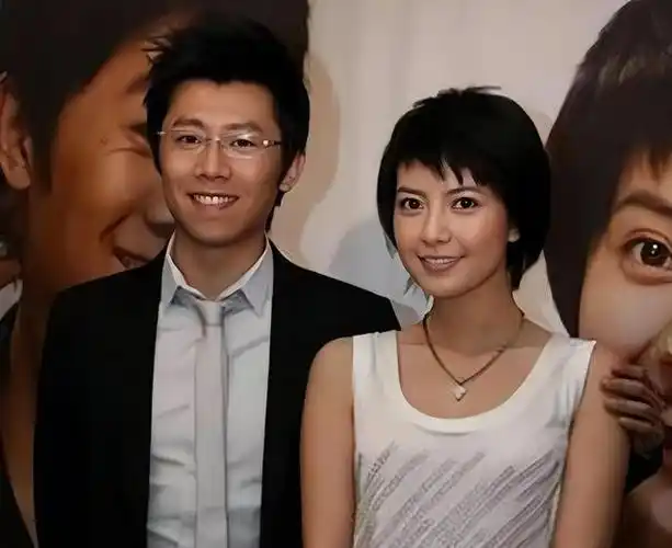 在这段恋情里,高圆圆不得不应对张亚东与多位女性,尤其是知名女演员徐