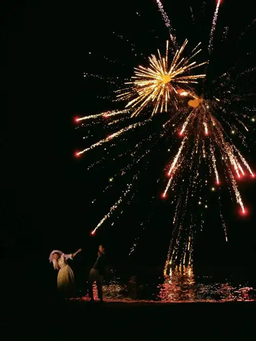 电影氛围感我的烟花婚纱照69