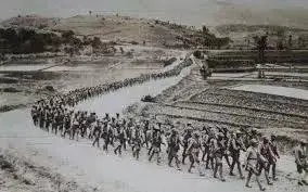 万远征军渡过怒江,进攻日军盘踞的龙陵,腾冲和松山,展开了 滇西大反攻