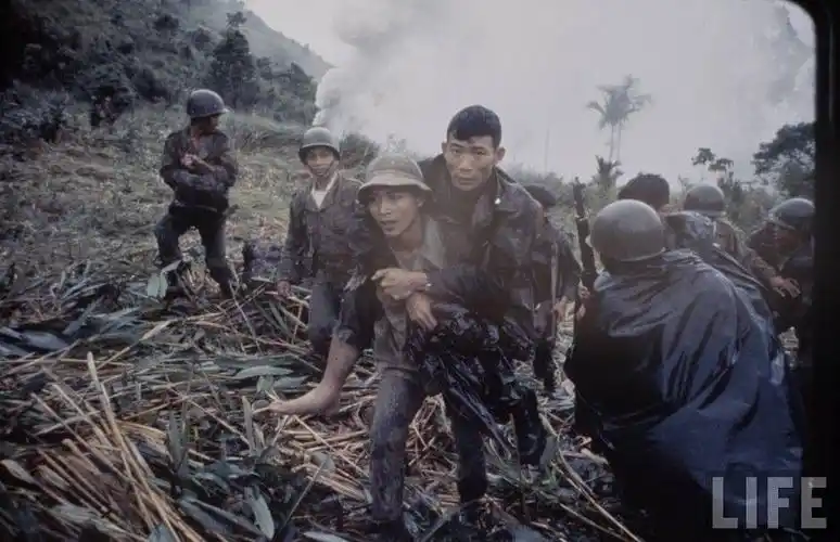 难得一见:larry burrows拍摄62年越战高清照(70张)