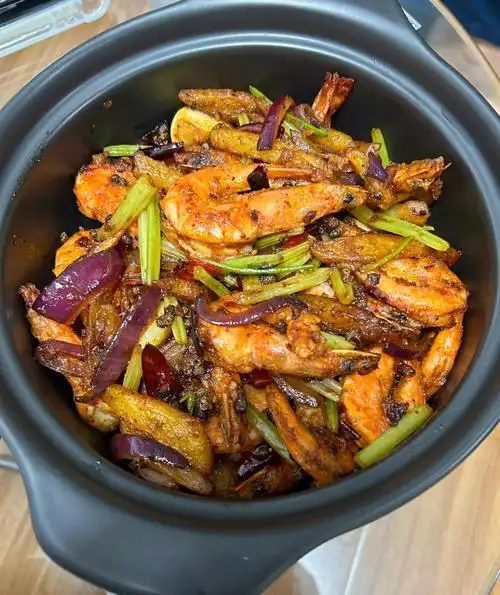 香喷喷的干锅虾