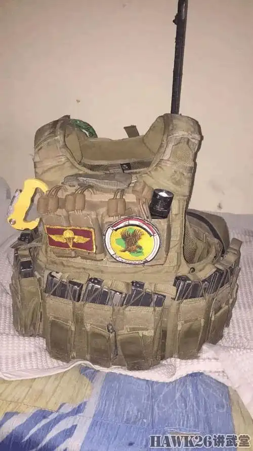 美英特种部队通常会携带6个或更少的stanag弹匣袋.