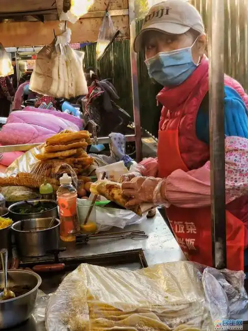 弋矶山医院大门外的早餐摊点,袅袅升起的烟火气 - 民生茶座 - 芜湖