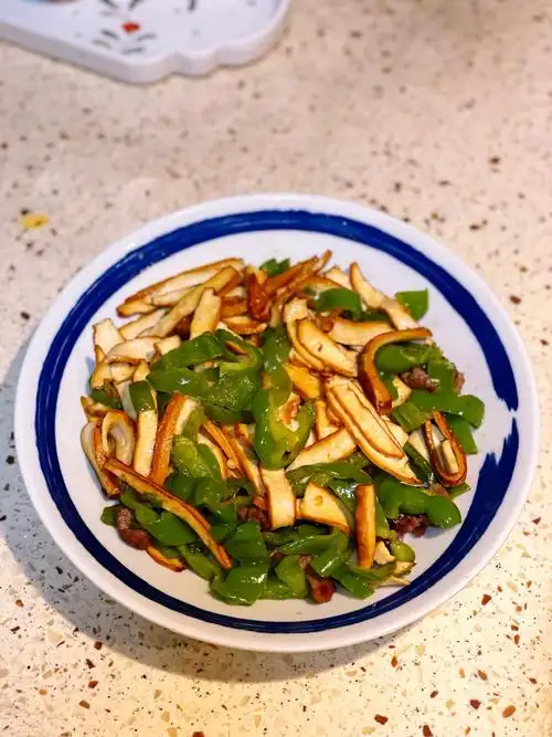 番茄牛肉面 青椒炒干丝 - 即刻app