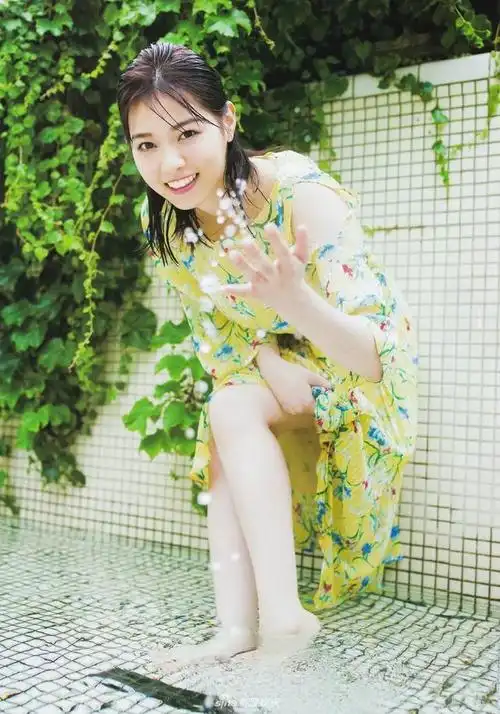 乃木坂46西野七濑上演泳池嬉戏 尽显夏日清凉