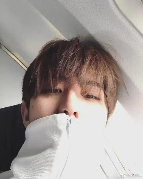 蔡徐坤战损机车风造型#    @蔡徐坤俯视98    #腾讯音乐由你榜