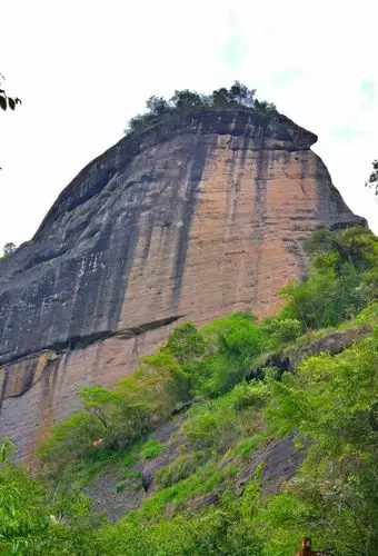 典型的丹霞地貌