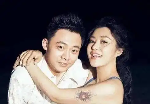 演员郝蕾与刘烨分开后44岁一个人带着双胞胎儿子