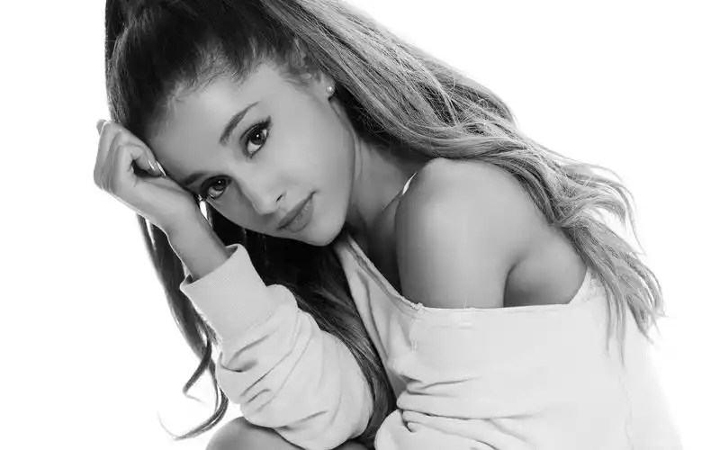 arianagrandesingerwallpaper