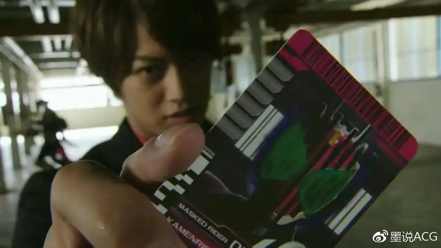 假面骑士时王门矢士已经使用了6张卡片创骑响鬼卡片都有