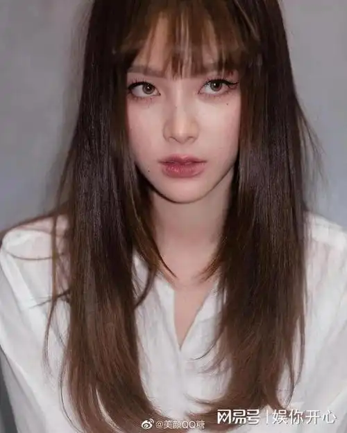 平采娜·乐维瑟派布恩,1992年9月30日出生于泰国曼谷,中泰混血 ,泰国