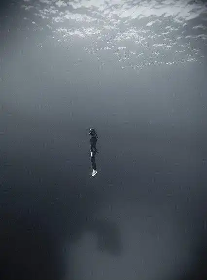 水下10米,一个人的海