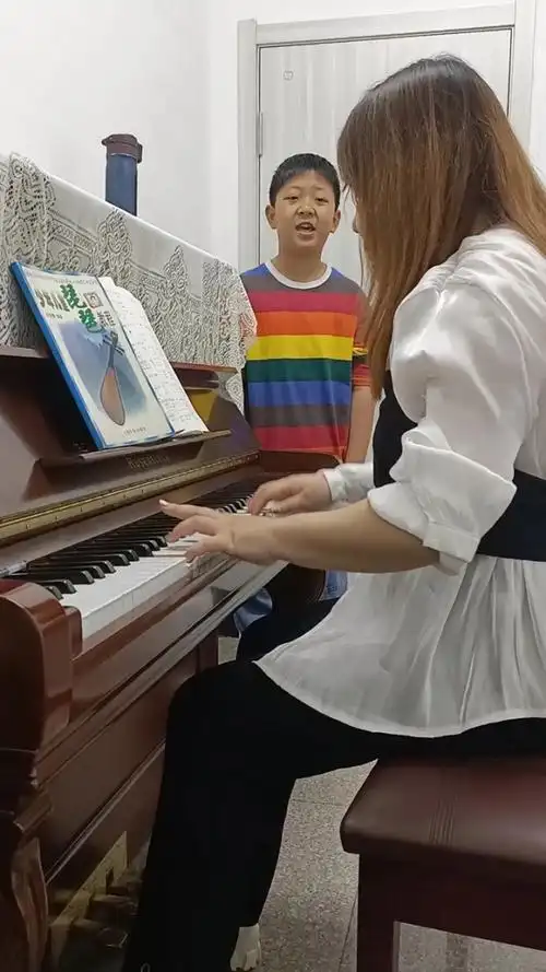 声乐课日常上课90每天进步一点点,不负老师呕心沥血,不悔自己追梦