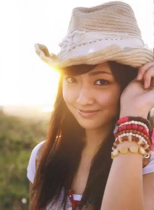 日本90后女星熊井友理奈夏日穿搭清新甜美又减龄