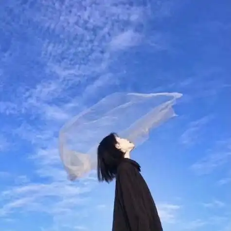 背影蓝天头像 女生