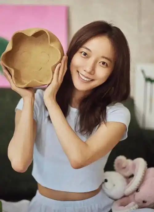 黄圣依的名气,刘亦菲新剧《玫瑰的故事》热度飙升频频上热搜,而王珞丹