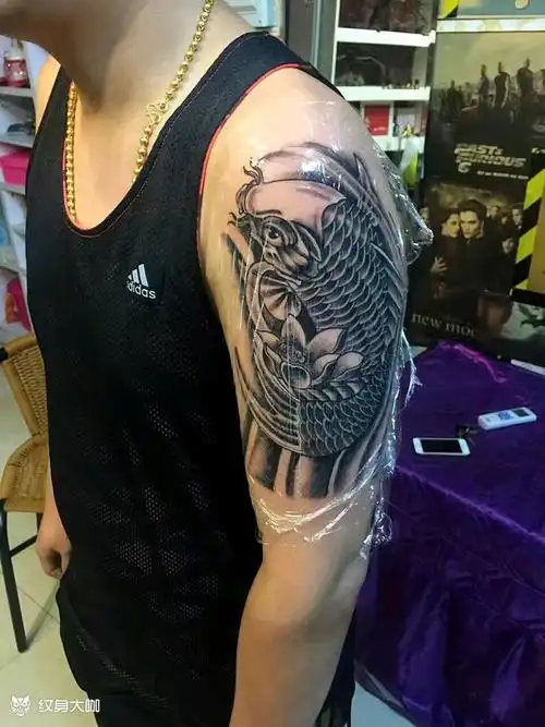 鲤鱼包半臂_纹身图案手稿图片_小初曦儿的纹身作品集