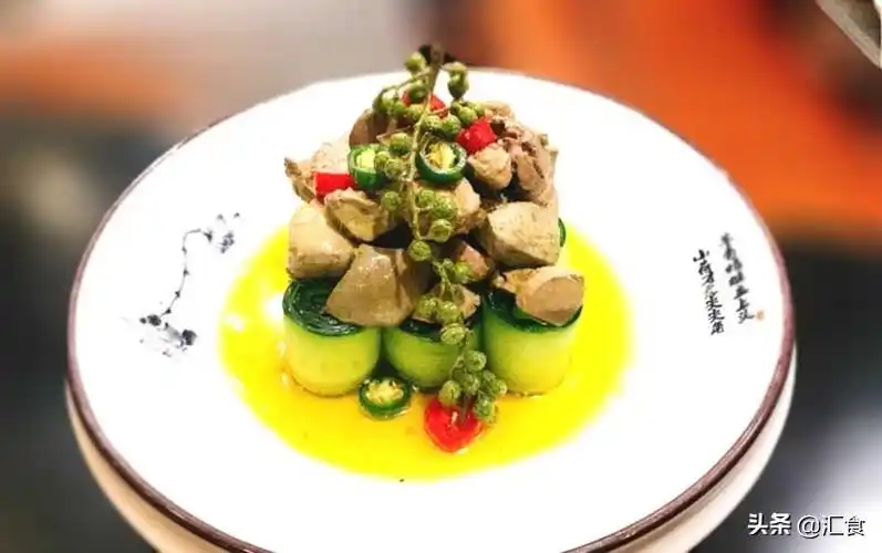 鲜椒玉女瓜拌北极贝,藤椒浸鹅肝,生炝西葫芦