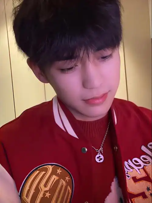 红色的余庆伟78