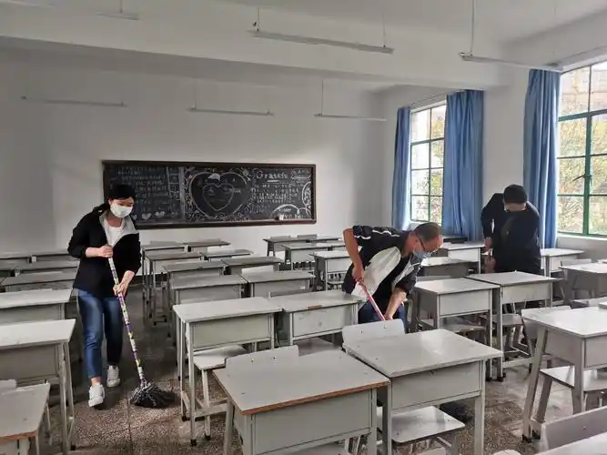 党员群众齐动手,打扫卫生战疫情—交通运输学院组织学院师生开展教室