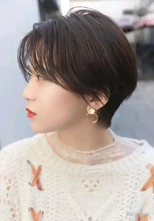 超短发发型清清爽爽干干净净的又很耐看~少年感十足!整体的长度长一点