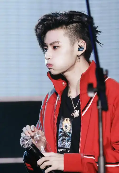 rua一下啊啊啊今天也是逃离可爱失败的一天呢～@小鬼-王琳凯(图源网络