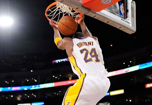 说起炫技就不得不提到一位巨星,那就是科比·布莱恩特,科比作为nba最