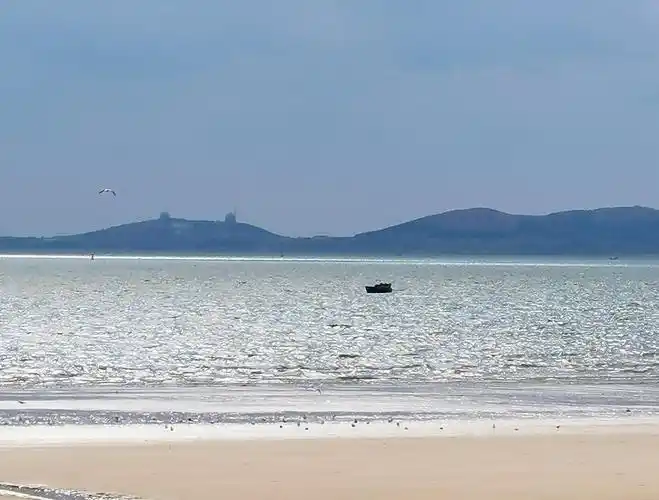 海天一色光芒,让我激动万分.这是大海带给我们最美的景色.