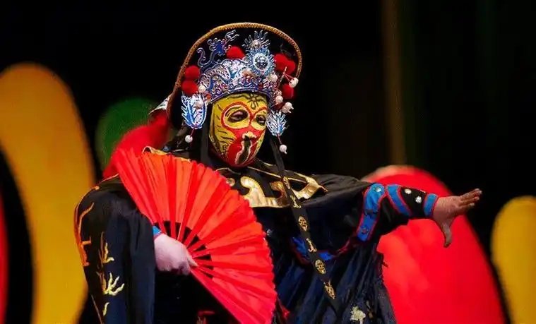 川剧"变脸"有四种手法,最后一种随着大师的故去已经失传