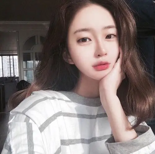 玩网图 网红 软妹 女神 头像 女生 酷 喜欢关注我(图片来源wb)