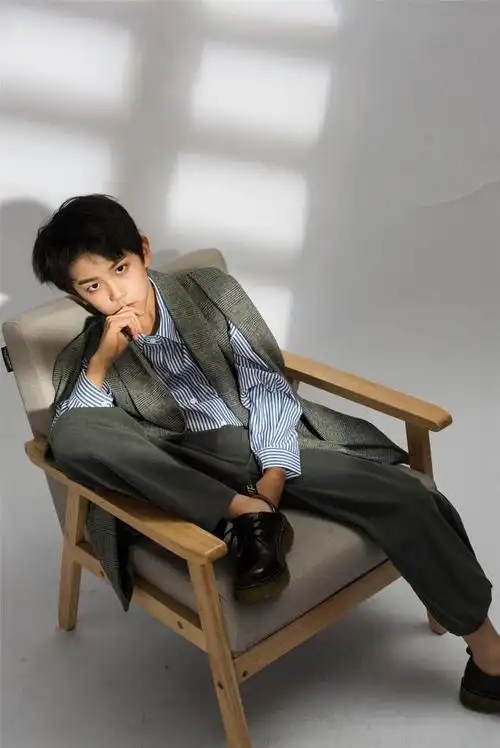 原创05后小演员大揭秘高冷小王子肖添仁最亮眼