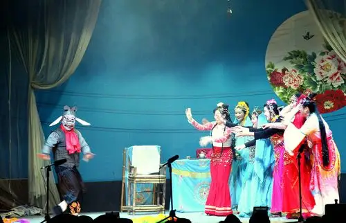 戏曲舞台上的《盘丝洞》一一郫县振兴川剧团演出