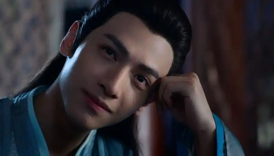 品貌非凡,清新俊逸,面如冠玉,目若朗星"这些溢美之词全都安在润玉身上