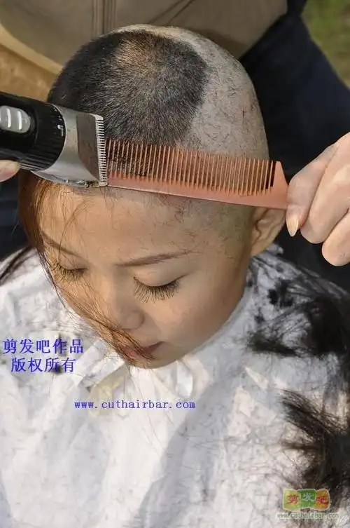 圣诞大餐:剃光后的mm更漂亮-剪发吧33#(20)