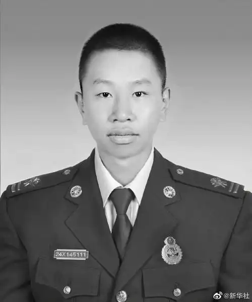 贵州六枝客船侧翻事故救援中牺牲的消防员被授烈士