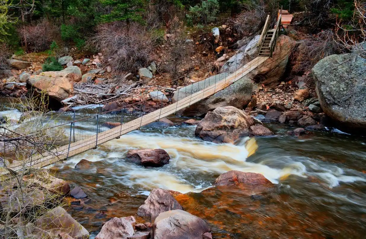 保定野三坡景区介绍 保定野三坡景区位于河北省保定市涞水县境内,是一